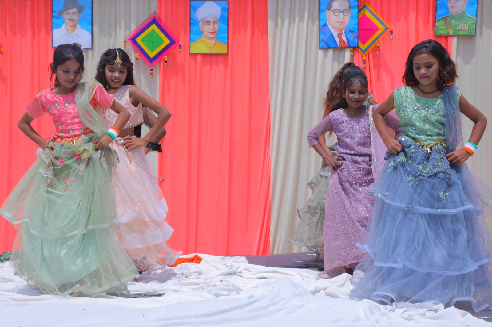 Banner : R.L.Modern Foundation Public School